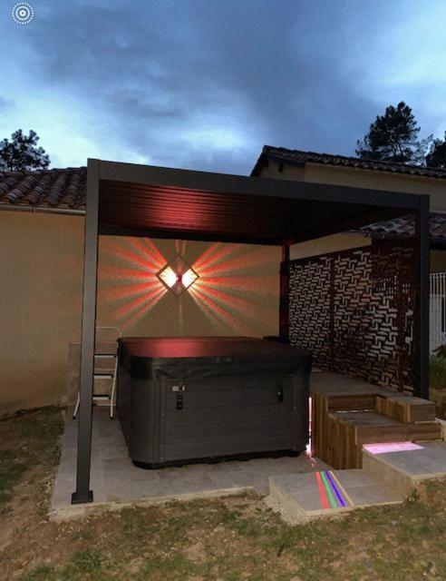 Gite Des Combes Blanches Avec Piscine Et Jacuzzi Frayssinet-le-Gélat Eksteriør billede