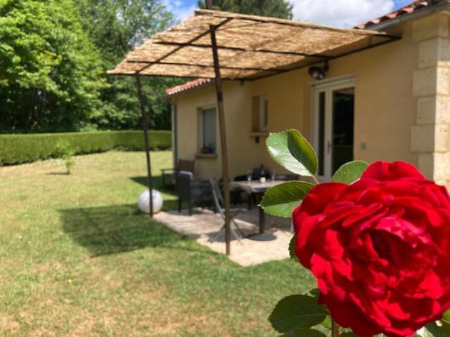 Gite Des Combes Blanches Avec Piscine Et Jacuzzi Frayssinet-le-Gélat Eksteriør billede