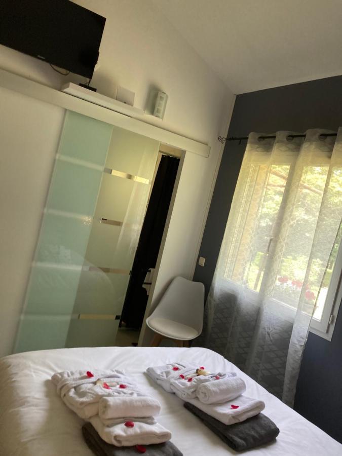 Gite Des Combes Blanches Avec Piscine Et Jacuzzi Frayssinet-le-Gélat Eksteriør billede